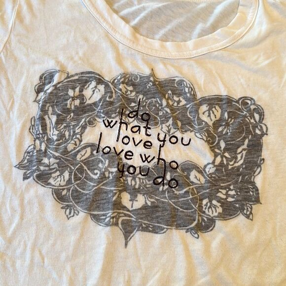 Vintage Abercrombie & Fitch t-shirt. “Do what you love, love what you do.” - Picture 2 of 3